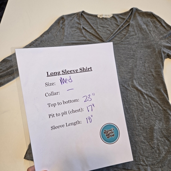 Americanable Gray Women's 3/4‎ Sleeve Top With Scoop Neck Detail - Picture 7 of 7